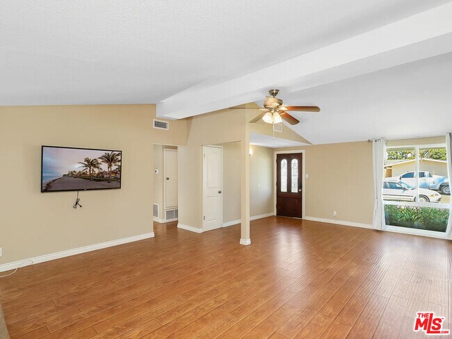 Building Photo - 526 N Emerald Dr
