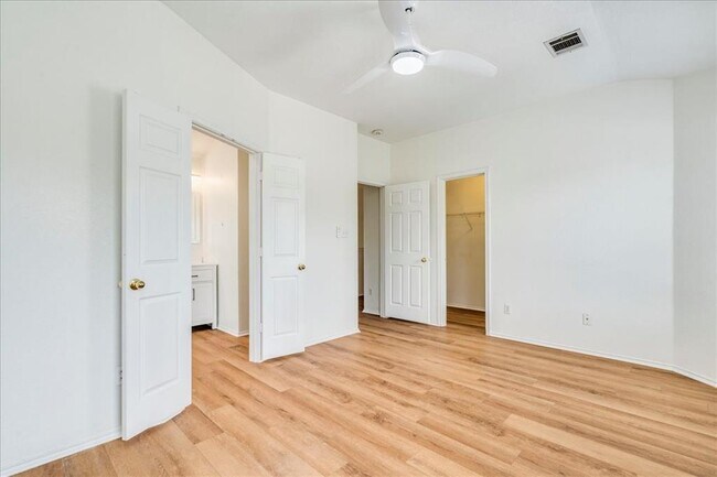 Building Photo - 140 Schmidt