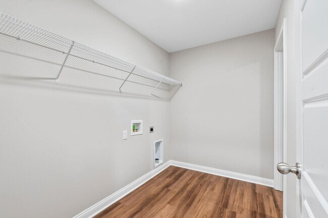 Building Photo - 453 Friendly Ave