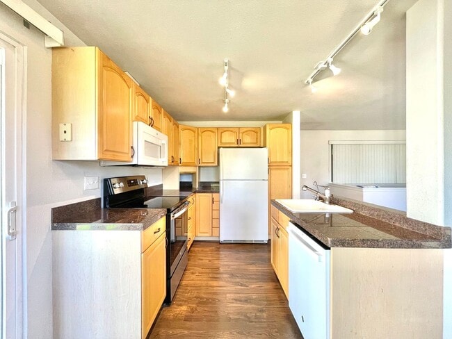 Building Photo - Mid-Century Gem in Kirkland’s Everest Park