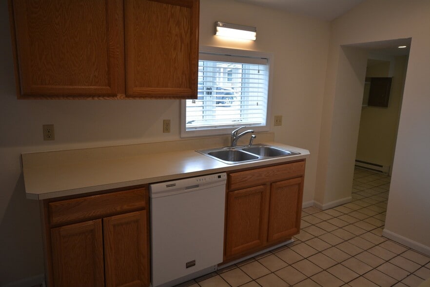 Building Photo - 3781 N Four Mile Rd