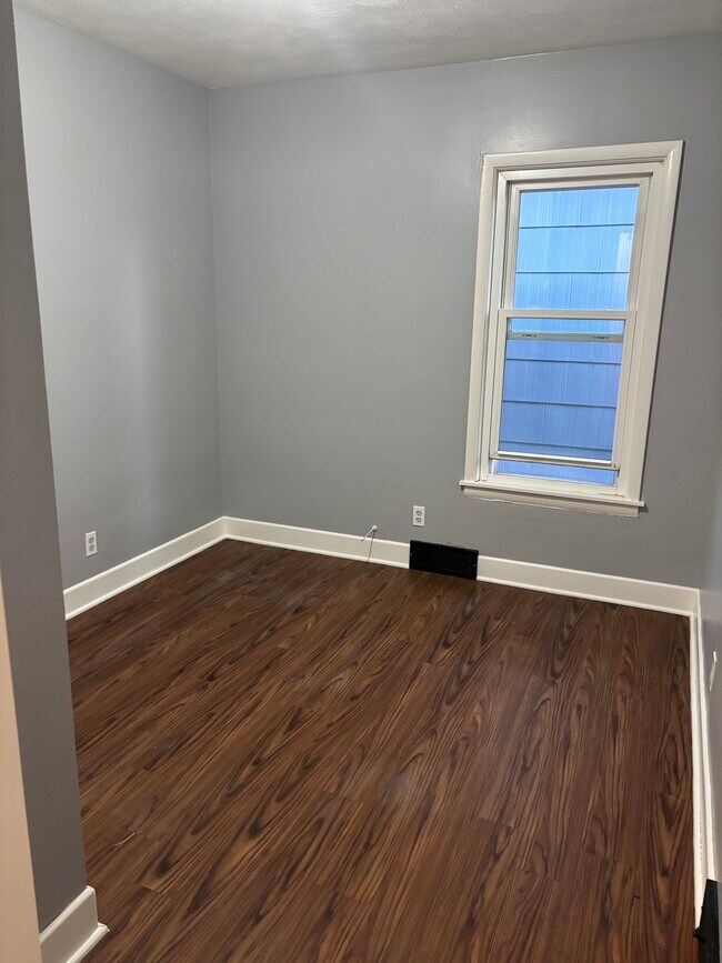 Building Photo - 17 Newman Place