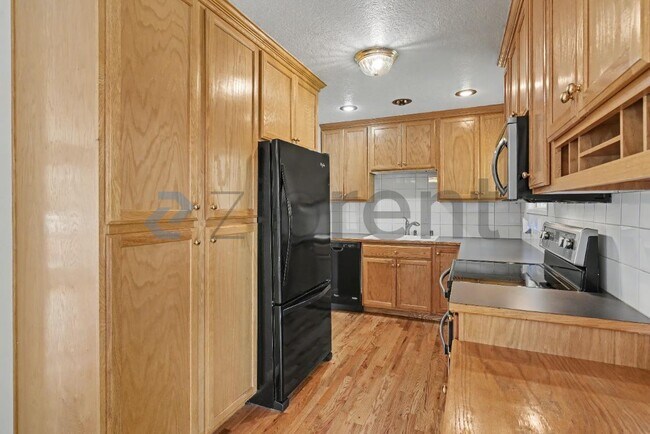 Building Photo - 7006 Tennessee Ln