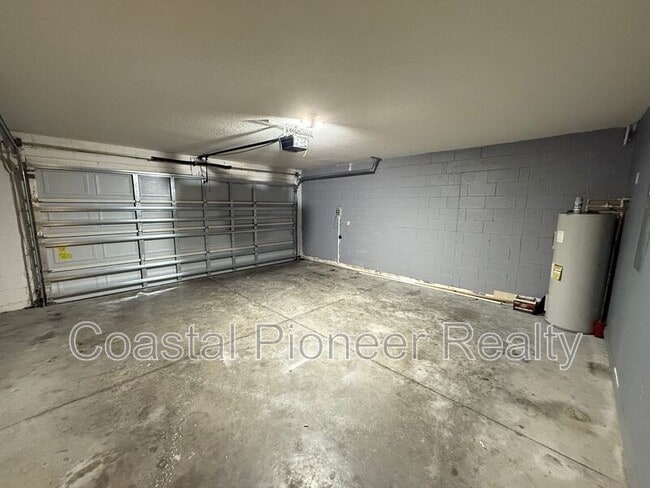 Building Photo - 5320 Lorilawn Dr