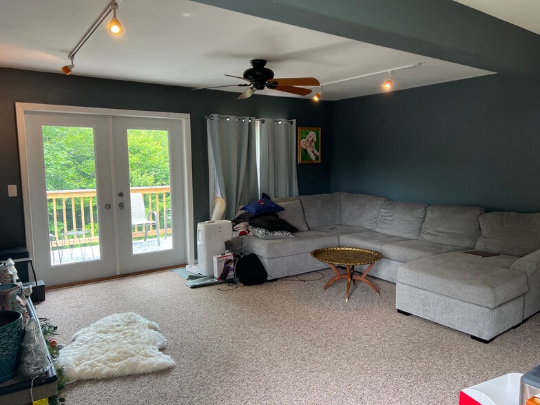 Living Furnished - 306 Heather Ln
