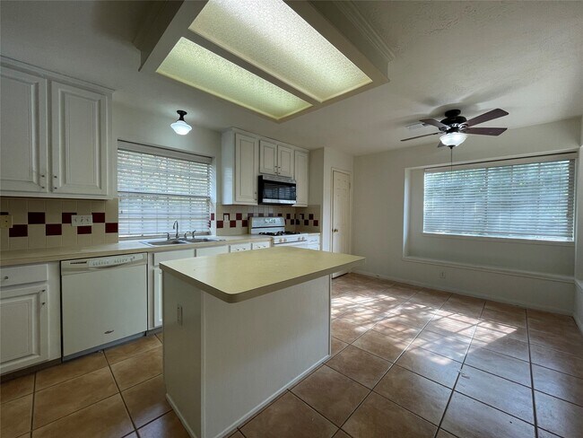 Building Photo - 17115 Cradle Cove Ct