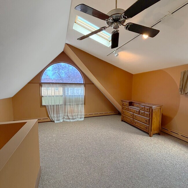 Building Photo - 2133 W Grace St