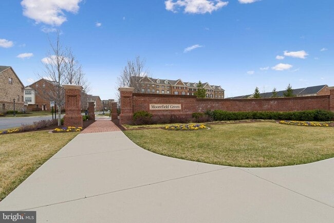 Building Photo - 43212 Wild River Square