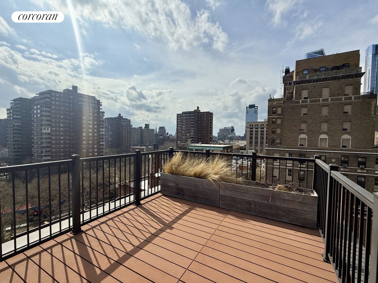 Building Photo - 308 W 30th St