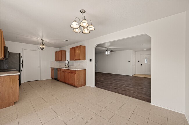 Building Photo - 1123 Desert Springs Ln