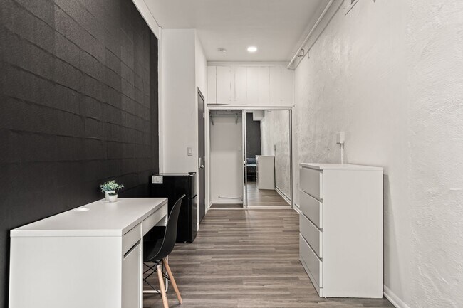 Building Photo - 832 Hilgard Ave