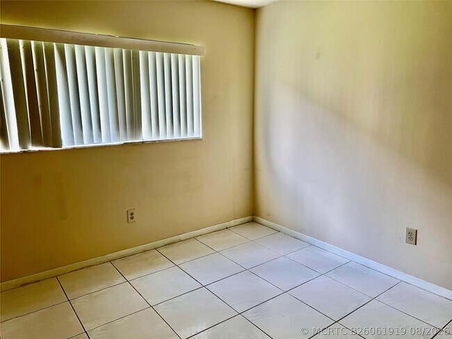 Building Photo - 9718 S Belfort Cir