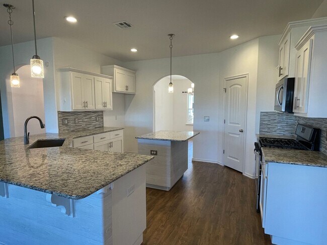 Building Photo - Spectacular 4 bedroom, 2 bath home in Owasso