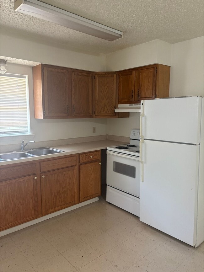 Building Photo - Waveland Duplex