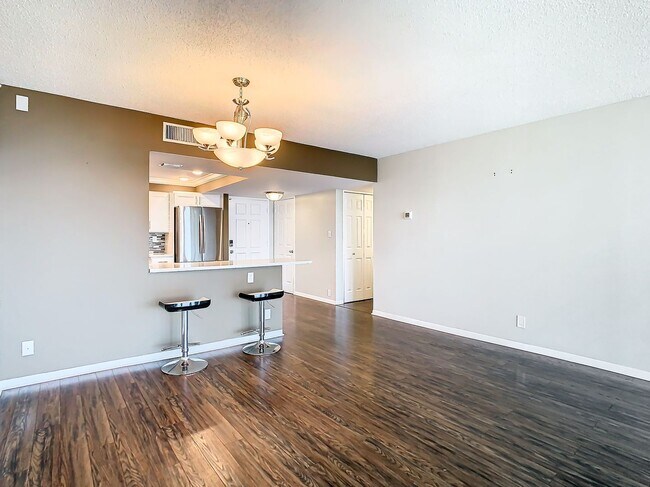 Building Photo - 7400 Sun Island Dr S