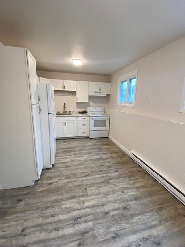 Building Photo - 632