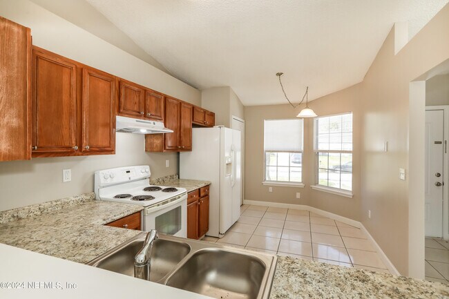 Building Photo - 1597 Twin Oak Dr W