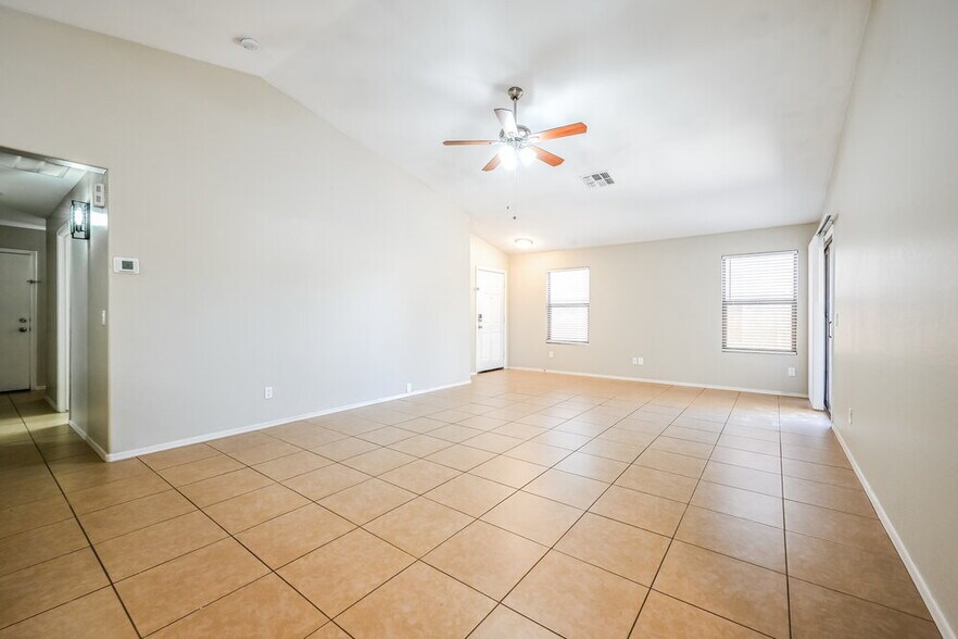 Building Photo - 14900 N 130th Ln