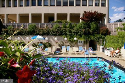 Building Photo - 210 Locust St