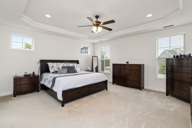 Building Photo - 5 Bedroom 3.5 bath home in Hickory Landing