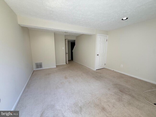 Building Photo - 8577 Blackfoot Ct