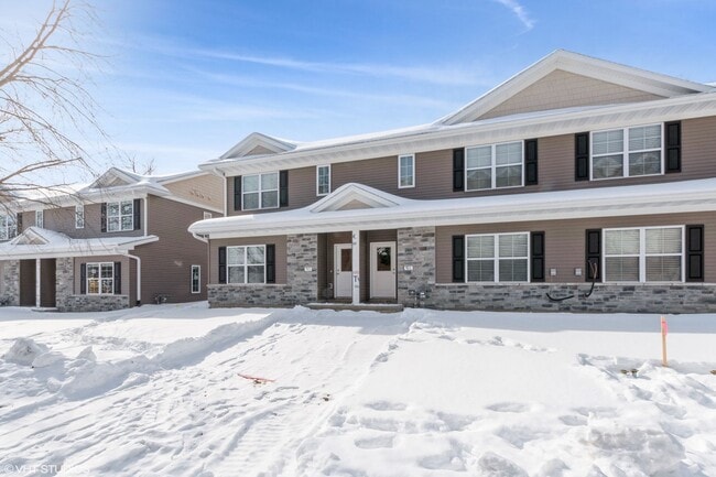 Building Photo - Villas at The Hub | Modern 3 Bedroom Townh...
