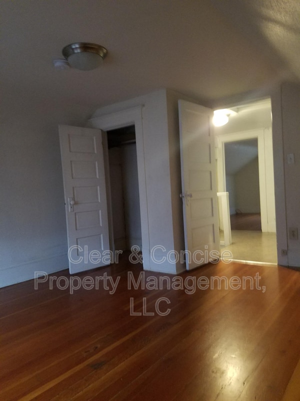 Building Photo - 157-154 Monroe St