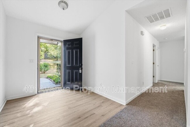 Building Photo - 407 Crested View Dr