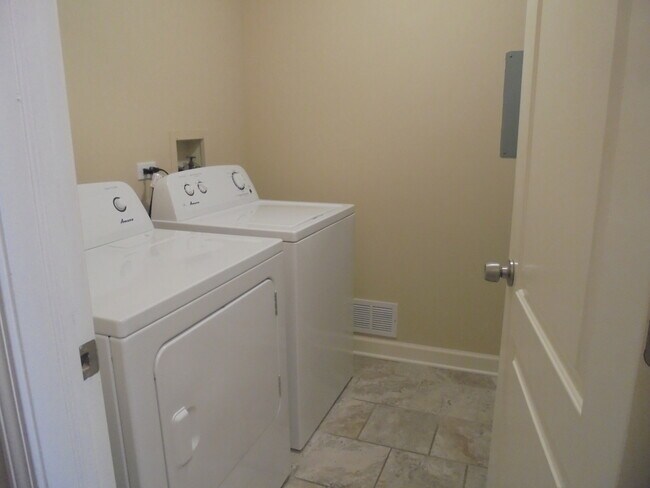 Building Photo - 1534 Springview Ct