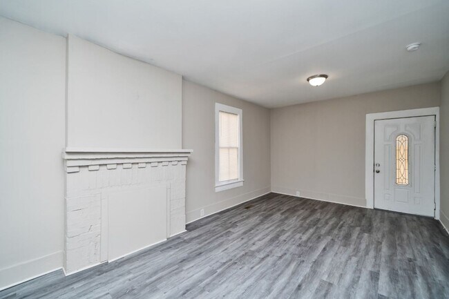 Building Photo - 611 Bell St