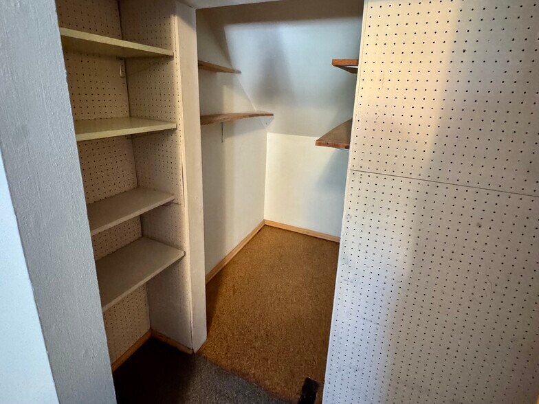 Building Photo - 728 Saint Charles St
