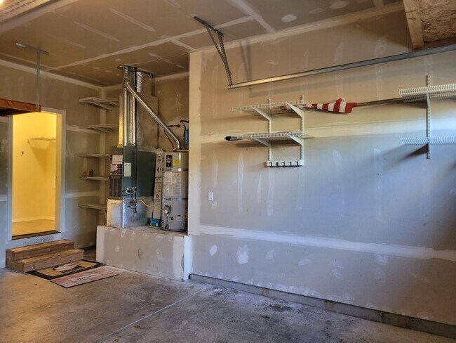 Building Photo - Beautiful 3 bedroom Rambler in perfect location