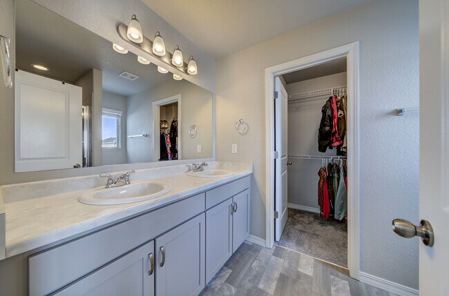 Building Photo - 11140 Feliz Wy