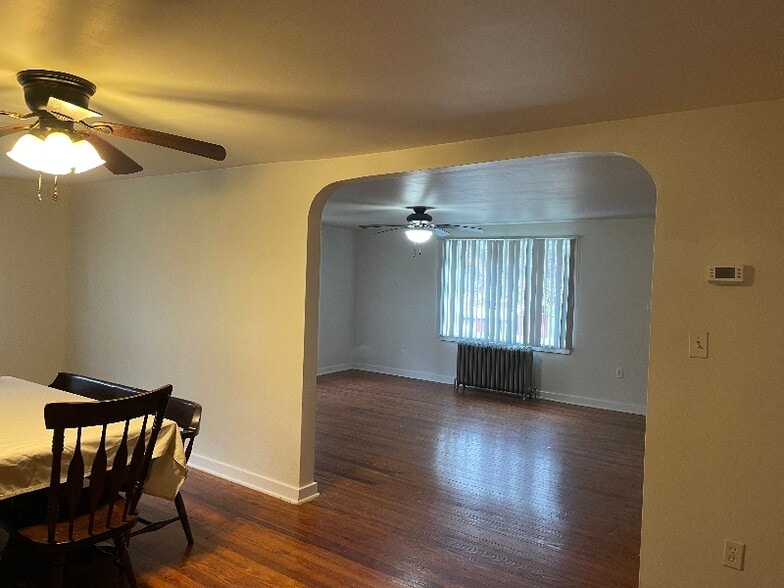 Building Photo - 913 Grange Rd