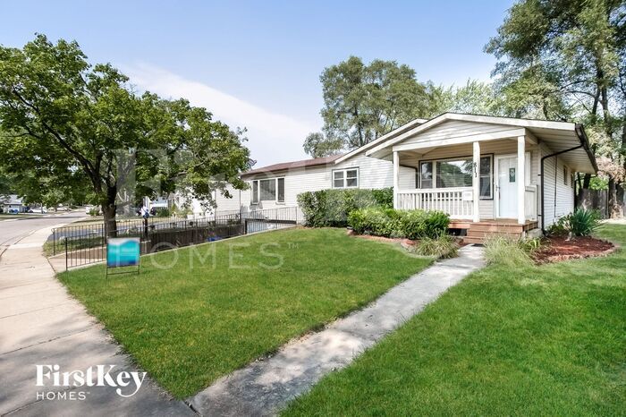 Building Photo - 811 Salem Ln