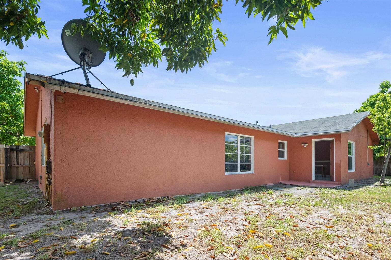 Building Photo - 4928 Marbella Rd N