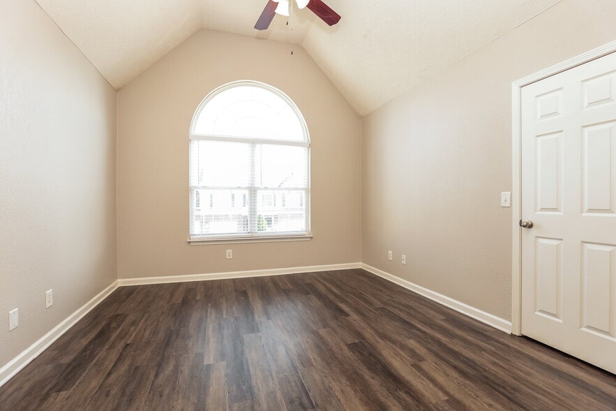 Building Photo - 606 Nixon Way
