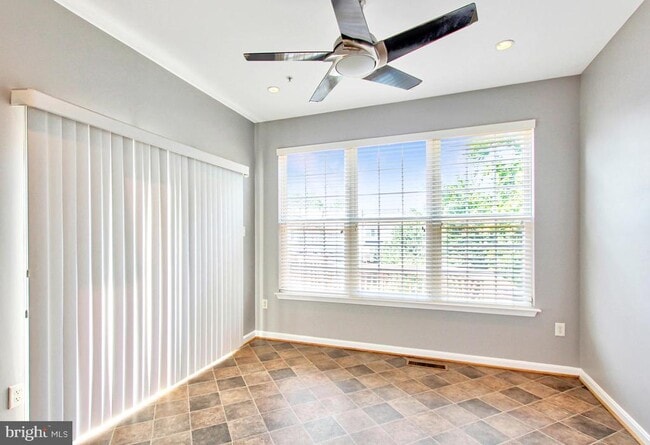 Building Photo - 9902 Woodview Dr