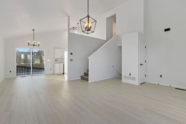 Building Photo - Beautifully Updated 2 Bed, 1.5 Bath House