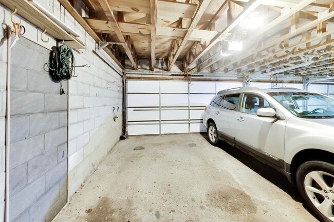 Building Photo - 1865 N Dayton St