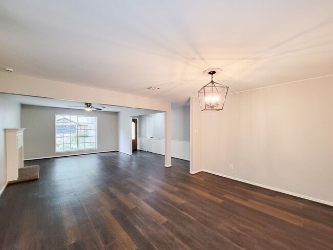 Building Photo - Welcome to your dream rental! This meticulously remodeled 3-bedroom, 2-bathroom home in the heart...