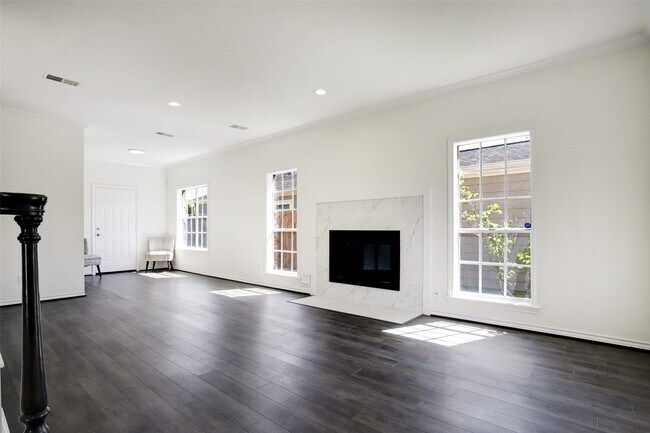 Building Photo - 12818 Chamberlain Dr