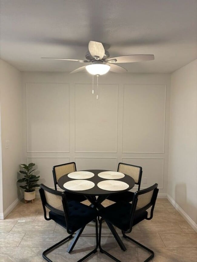 Building Photo - Beautiful Dual Master Townhome Palmdale