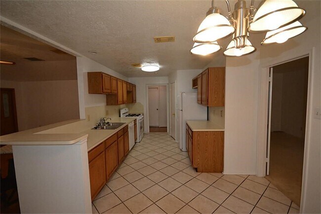 Building Photo - 13719 Rocky Bluff Dr