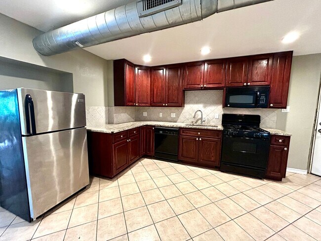 Building Photo - 3305 Clawson Rd