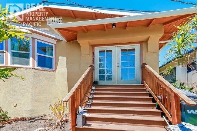 Primary Photo - Charming 3-Bedroom Home in Glenview