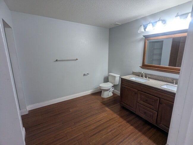 Building Photo - For Rent: Spacious, Open Floor Plan, 4 Bedroom House, Mount Dora Florida.