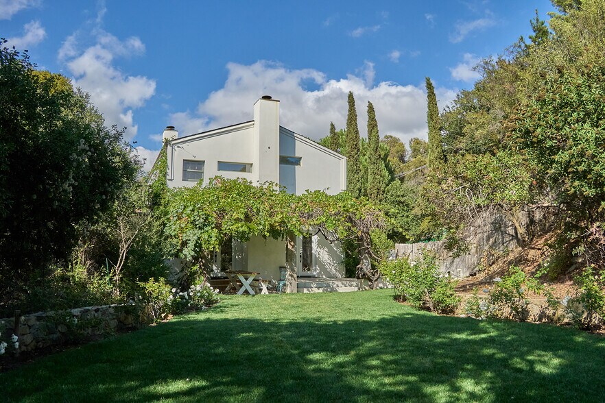 Primary Photo - 373 Loftyhill Dr