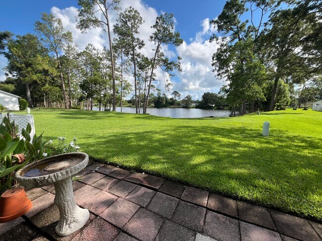 Building Photo - Kings Colony 2 / 2 bath with Florida room!