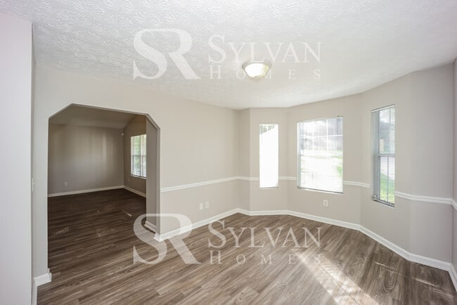 Building Photo - 11 Laurel Dr